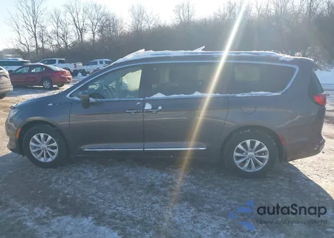 2018 Chrysler Pacifica Touring L из США, поврежденный, VIN 2C4RC1BG8JR352636